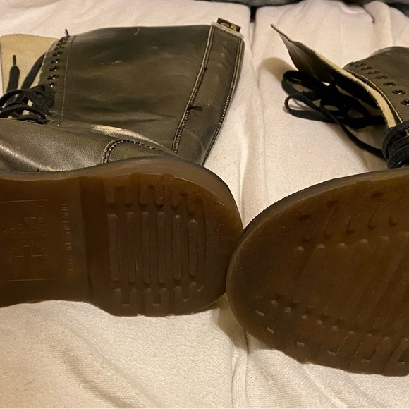 20 hole  The Original Doc Martin Silver boots UK 5 US mens 6 US womens 7 - Picture 9 of 13